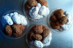 Κουραμπιέδες - Μελομακάρονα